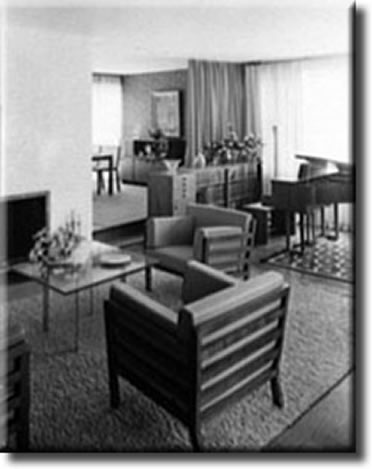 House 10 - Living Room